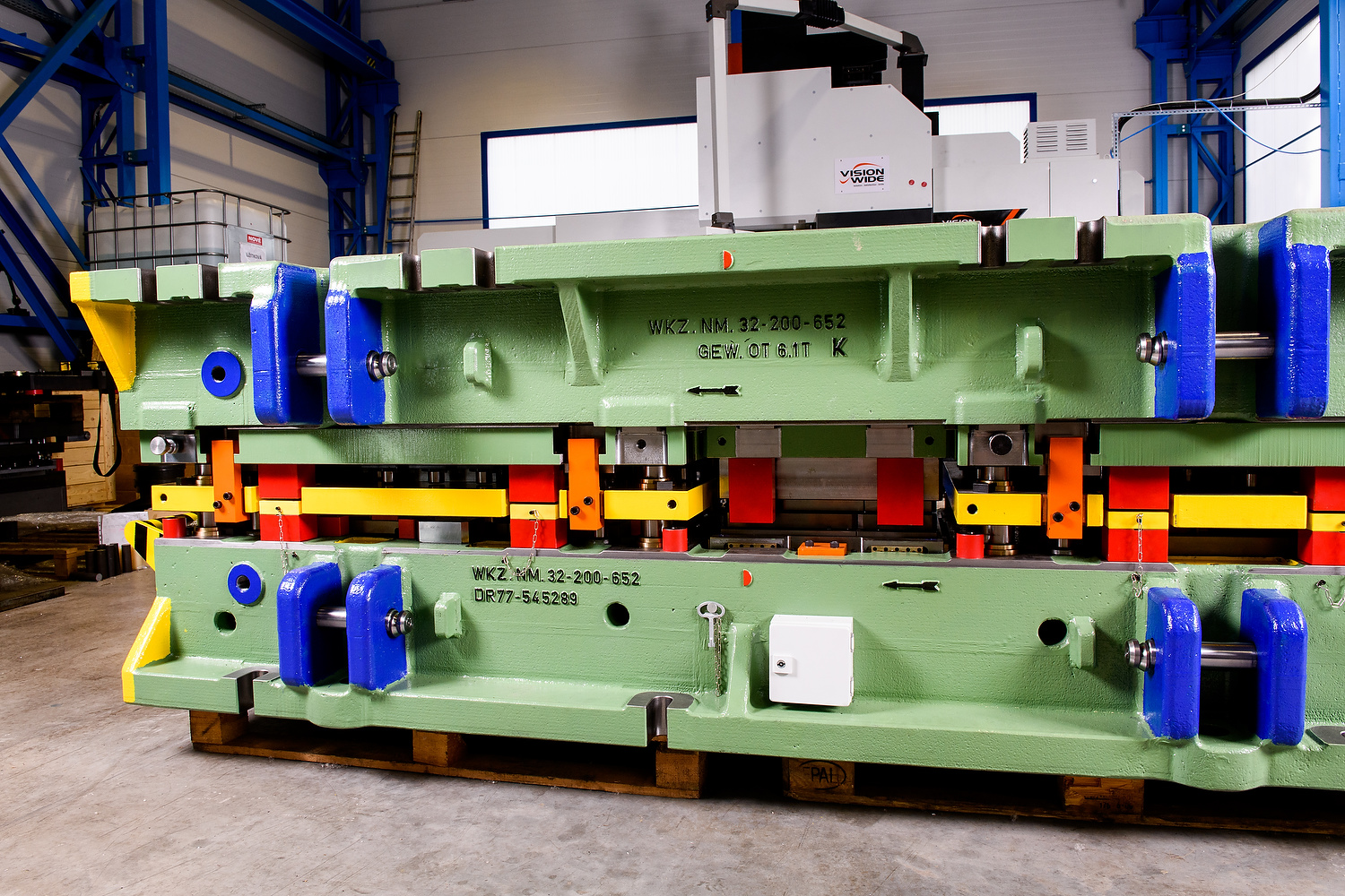 Veľký lisovací stroj